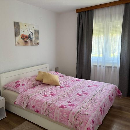 Apartman Rukavina Licko Petrovo Selo Exterior photo