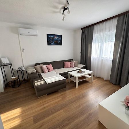 Apartman Rukavina Licko Petrovo Selo Exterior photo