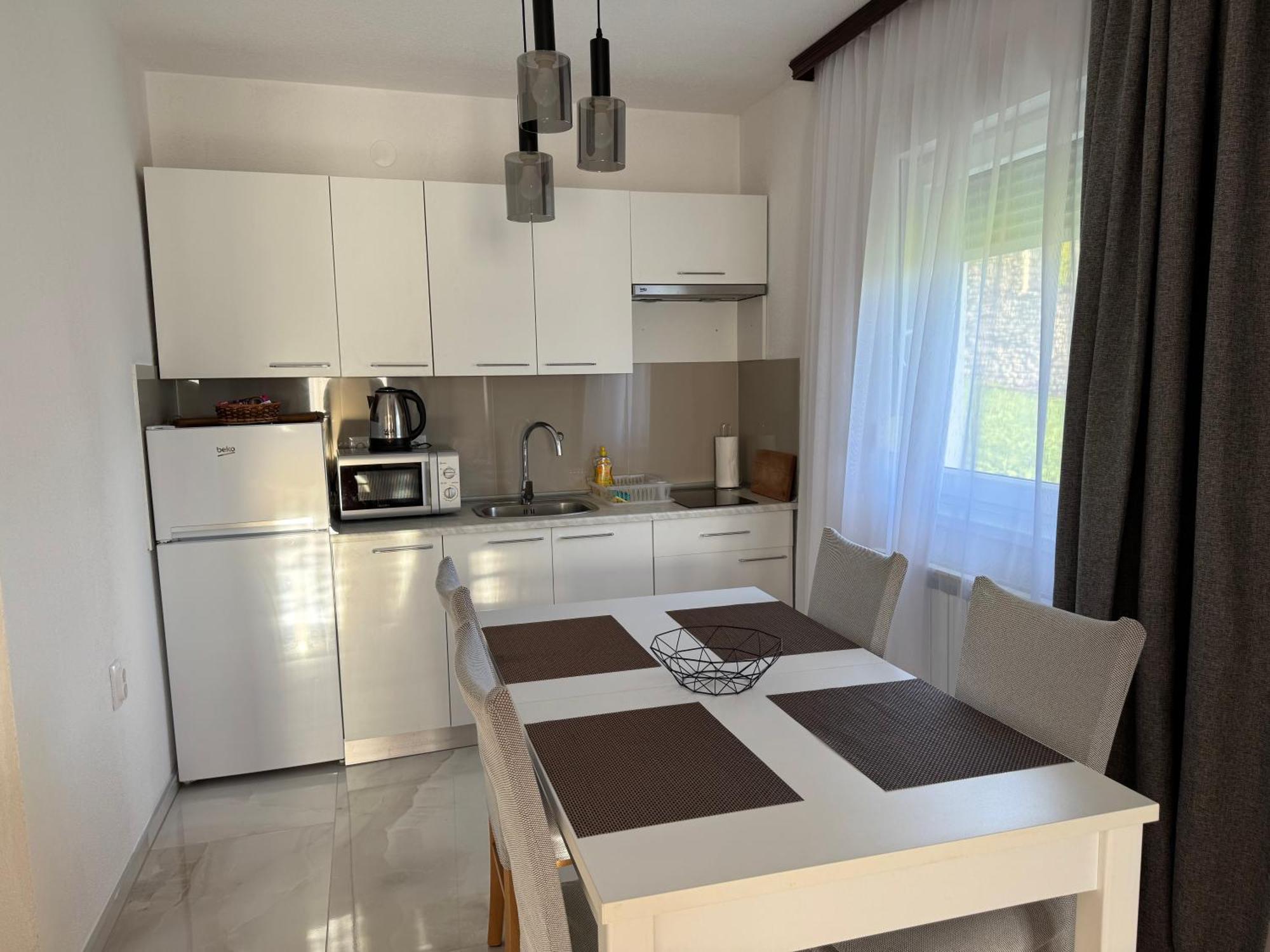 Apartman Rukavina Licko Petrovo Selo Exterior photo